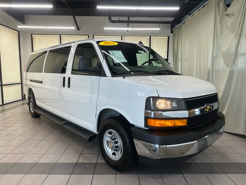 chevrolet express passenger 2025 1GAZGPFP3S1253013 image chevrolet express passenger 2025 1GAZGPFP3S1253013 image
